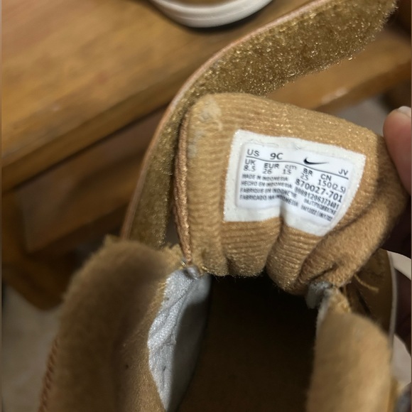 Nike - Picture 3 of 3